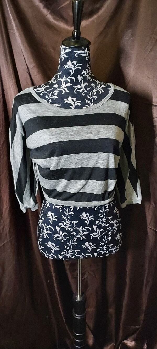 No Boundaries Juniors Grey and Black Striped Mid Blouse Size Med 7 - 9